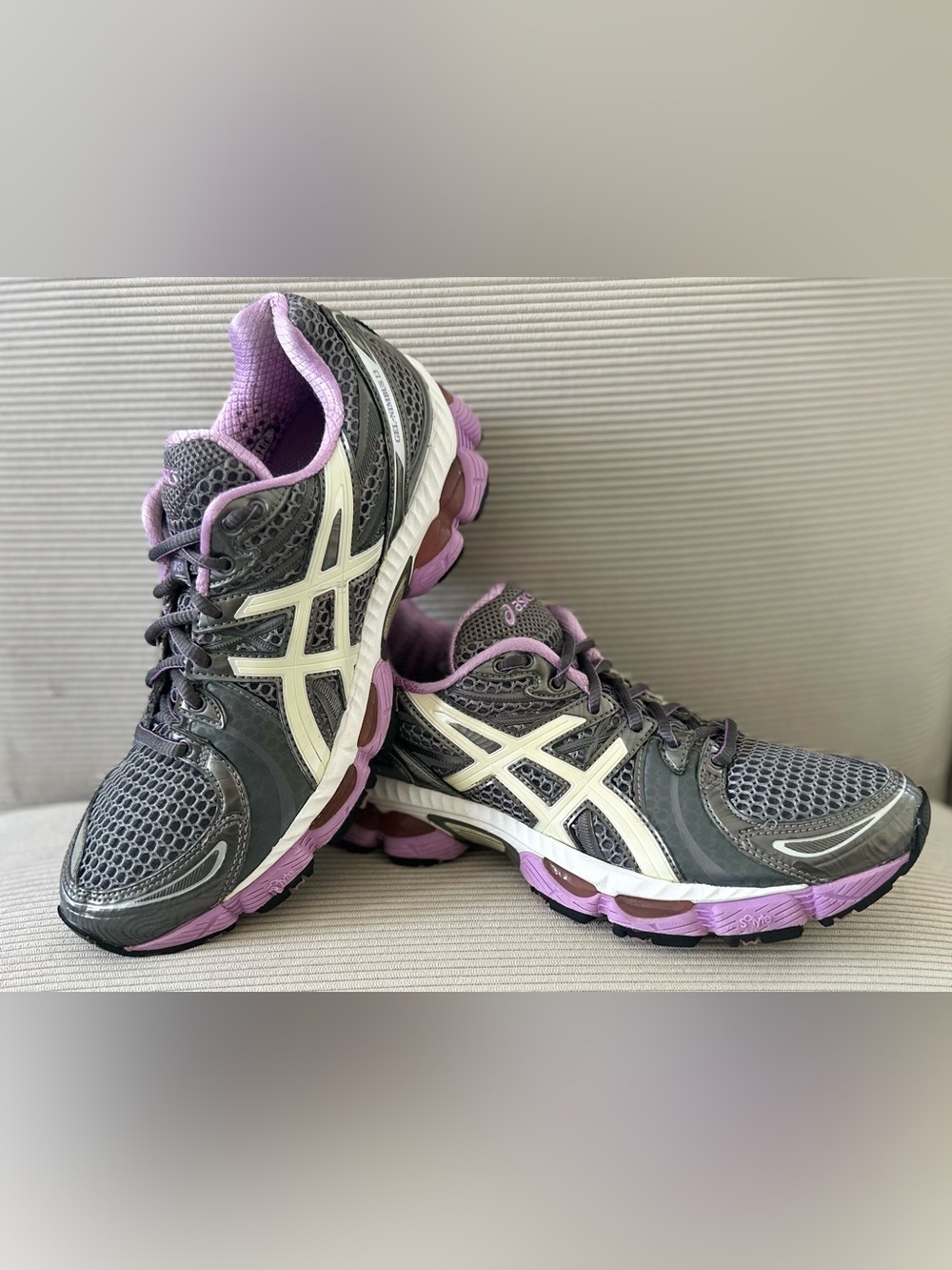 ASICS Women’s GEL-Nimbus 13 performance running - size 8 (Coal / White / Violet)